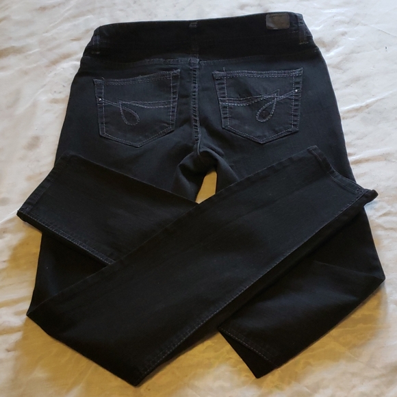 Jordache Jeans - Picture 4 of 4